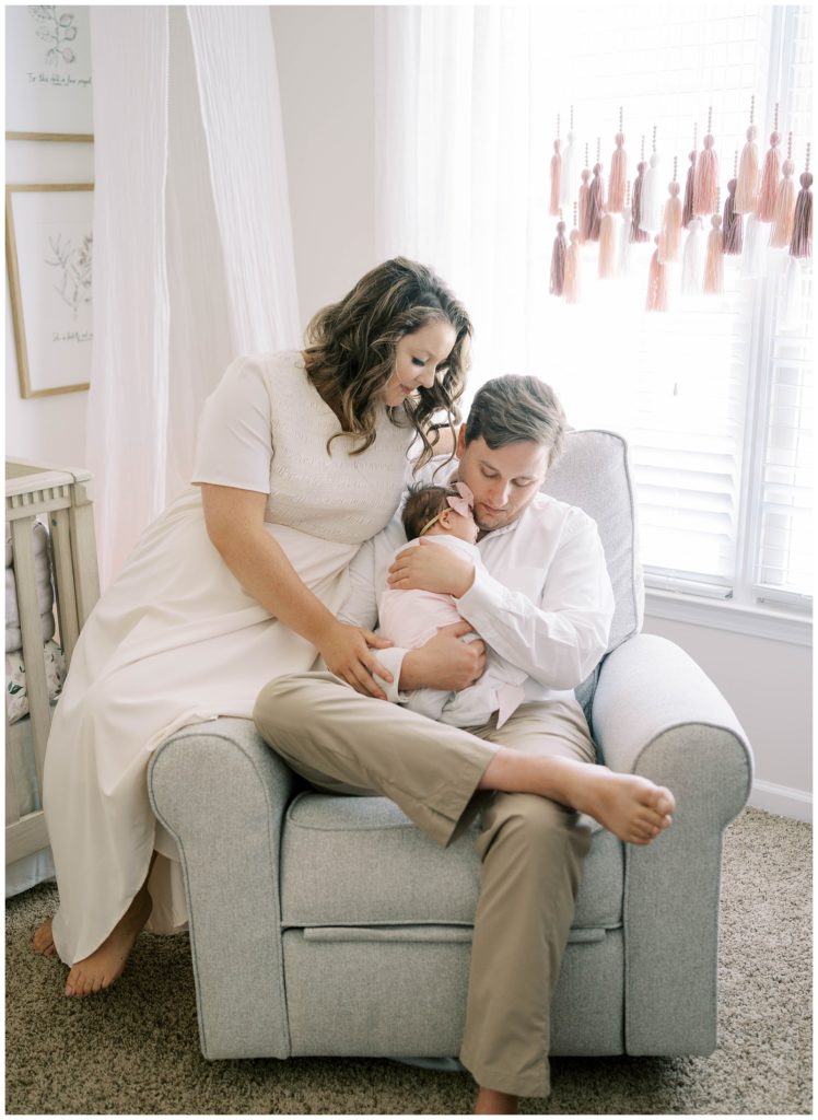 A mother and father snuggle their new baby. Alpharetta Newborn photographer Grace Emily Photography documented newborn moments.